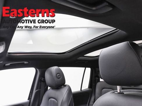 Used 2022 Mercedes-Benz GLB 250 4MATIC w/ Premium Package Lite image 34