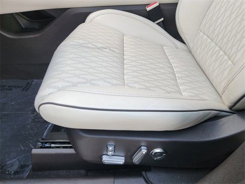 Used 2024 Lincoln Nautilus Black Label AWD/4WD image 27