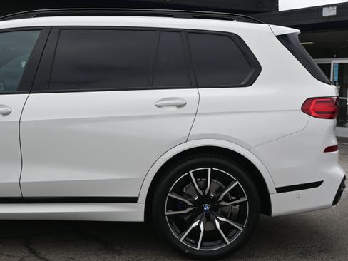 Used 2022 BMW X7 xDrive40i w/ M Sport Package AWD/4WD image 16