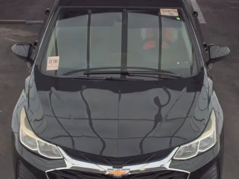 Used 2019 Chevrolet Cruze LS image 2
