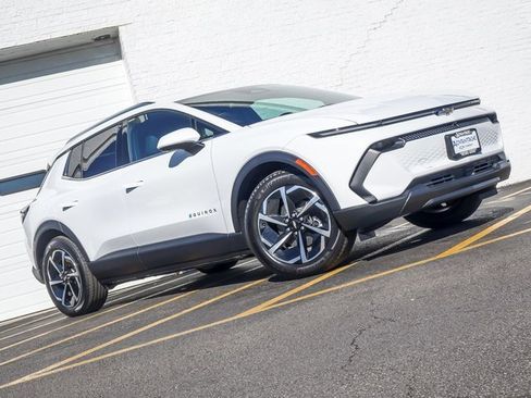 New 2026 Chevrolet Equinox EV LT image 3