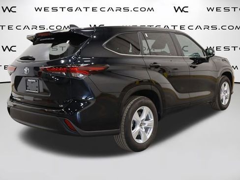 Used 2024 Toyota Highlander LE image 49