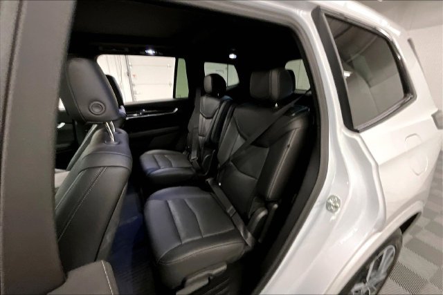 Used 2024 Cadillac XT6 Sport w/ Technology Package AWD/4WD image 25