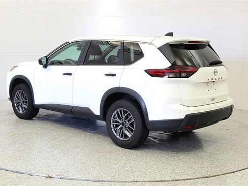 Used 2024 Nissan Rogue S FWD image 5