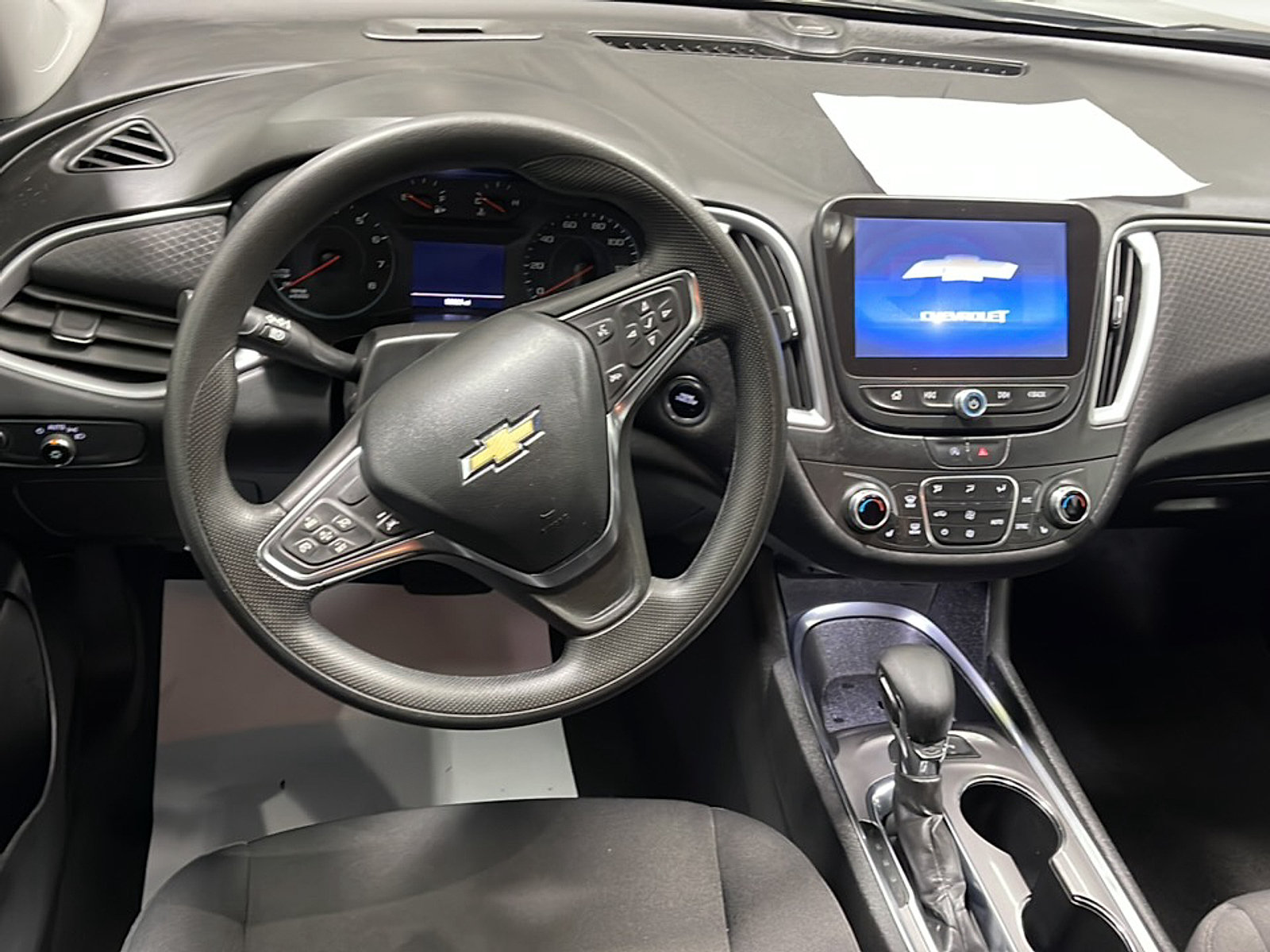 Used 2025 Chevrolet Malibu LT FWD image 3