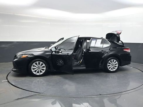 Used 2020 Toyota Camry LE image 34