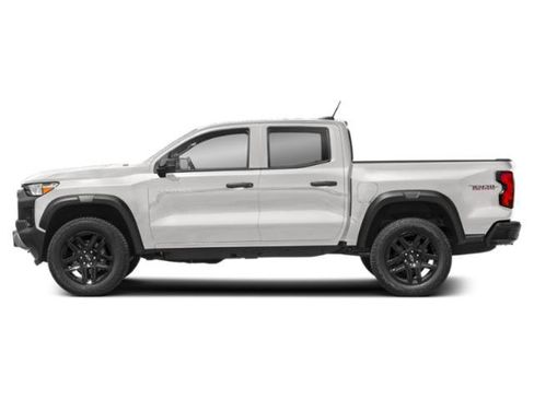 Used 2023 Chevrolet Colorado Trail Boss w/ Technology Package image 3