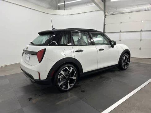 Certified 2025 MINI Cooper 4-Door Hardtop image 6