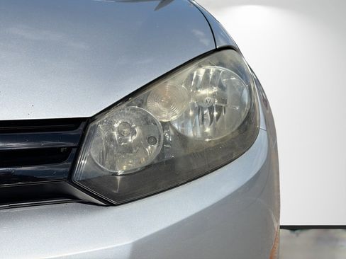 Used 2010 Volkswagen Golf 2-Door image 9