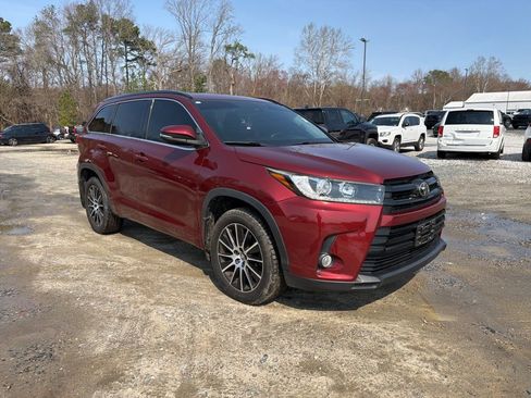 Used 2018 Toyota Highlander SE image 7