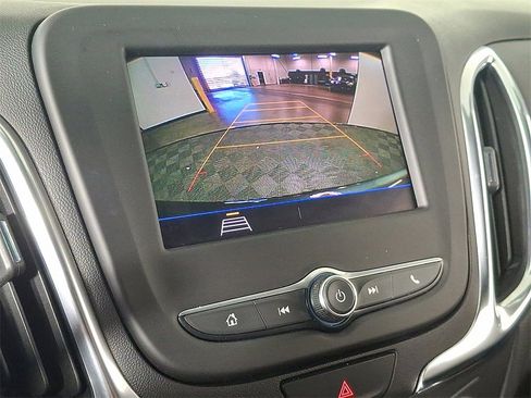 Used 2021 Chevrolet Equinox LT image 18
