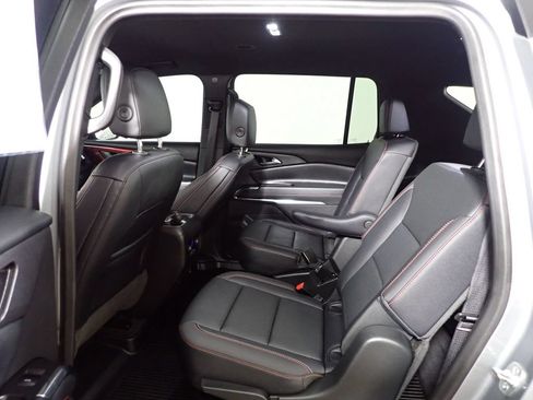 Used 2025 Chevrolet Traverse Z71 AWD/4WD image 28