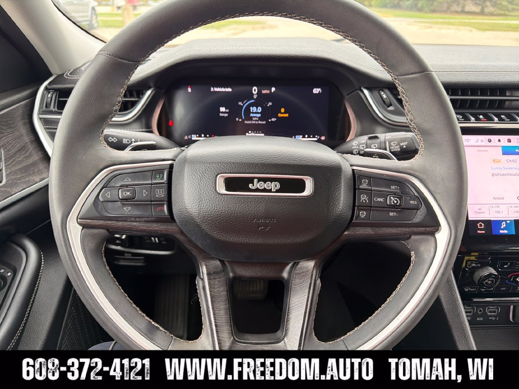 Used 2023 Jeep Grand Cherokee L Limited w/ Luxury Tech Group II AWD/4WD image 14