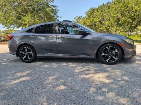 Used 2017 Honda Civic Touring image 8