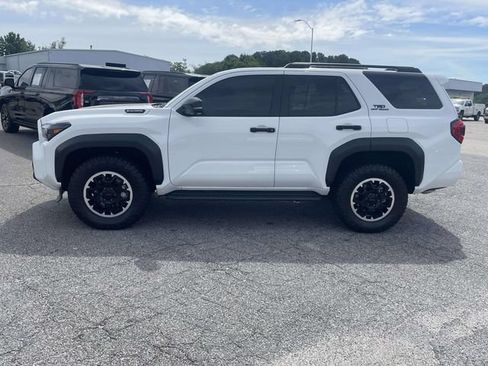 Used 2025 Toyota 4Runner TRD Off-Road Premium AWD/4WD image 7