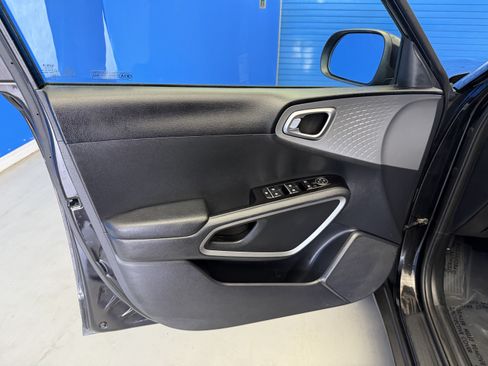 Used 2022 Kia Soul LX FWD image 9