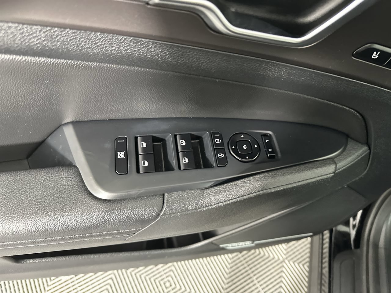 Certified 2026 Kia Sportage SX FWD image 3