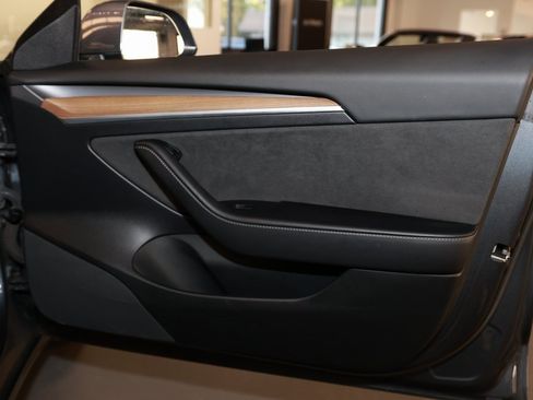 Used 2023 Tesla Model 3 Standard Range image 19