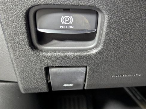 New 2025 Jeep Grand Cherokee Altitude image 14