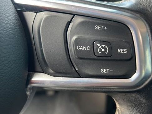 Used 2020 Jeep Wrangler Unlimited Sahara image 13