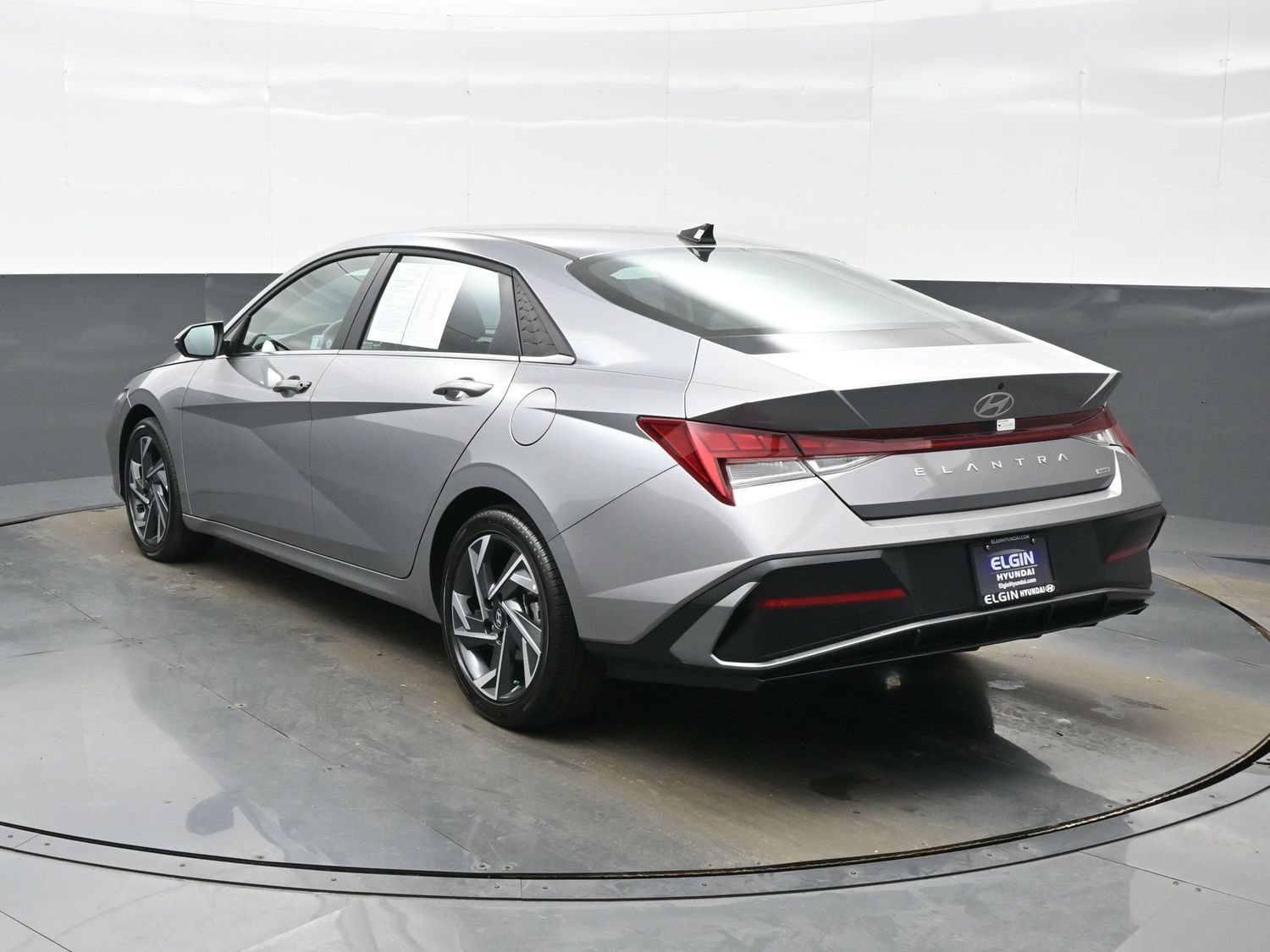 Certified 2025 Hyundai Elantra Limited FWD image 4