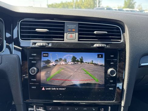 Used 2019 Volkswagen Golf R 4-Door AWD/4WD image 18