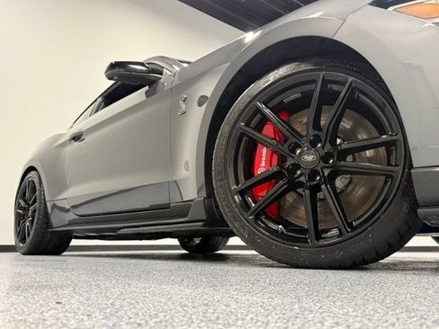 Used 2021 Ford Mustang Shelby GT500 w/ Technology Package RWD image 3