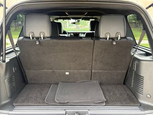 Used 2017 Ford Expedition Platinum AWD/4WD image 5