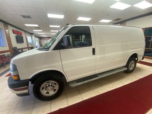 Used 2021 Chevrolet Express 2500 w/ Driver Convenience Package image 4