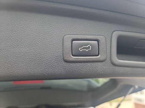 Used 2018 Subaru Forester 2.5i Touring AWD/4WD image 35