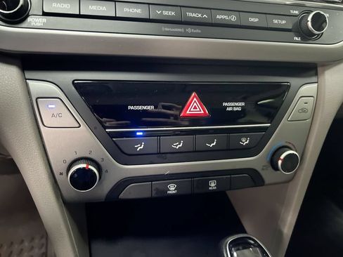 Used 2017 Hyundai Elantra SE FWD image 16