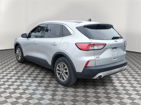 Used 2020 Ford Escape SE image 4