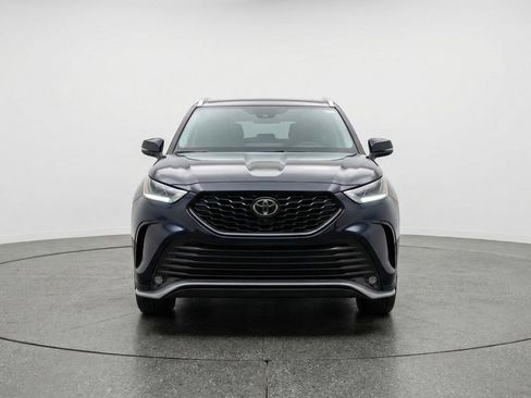 Used 2025 Toyota Highlander XSE image 2