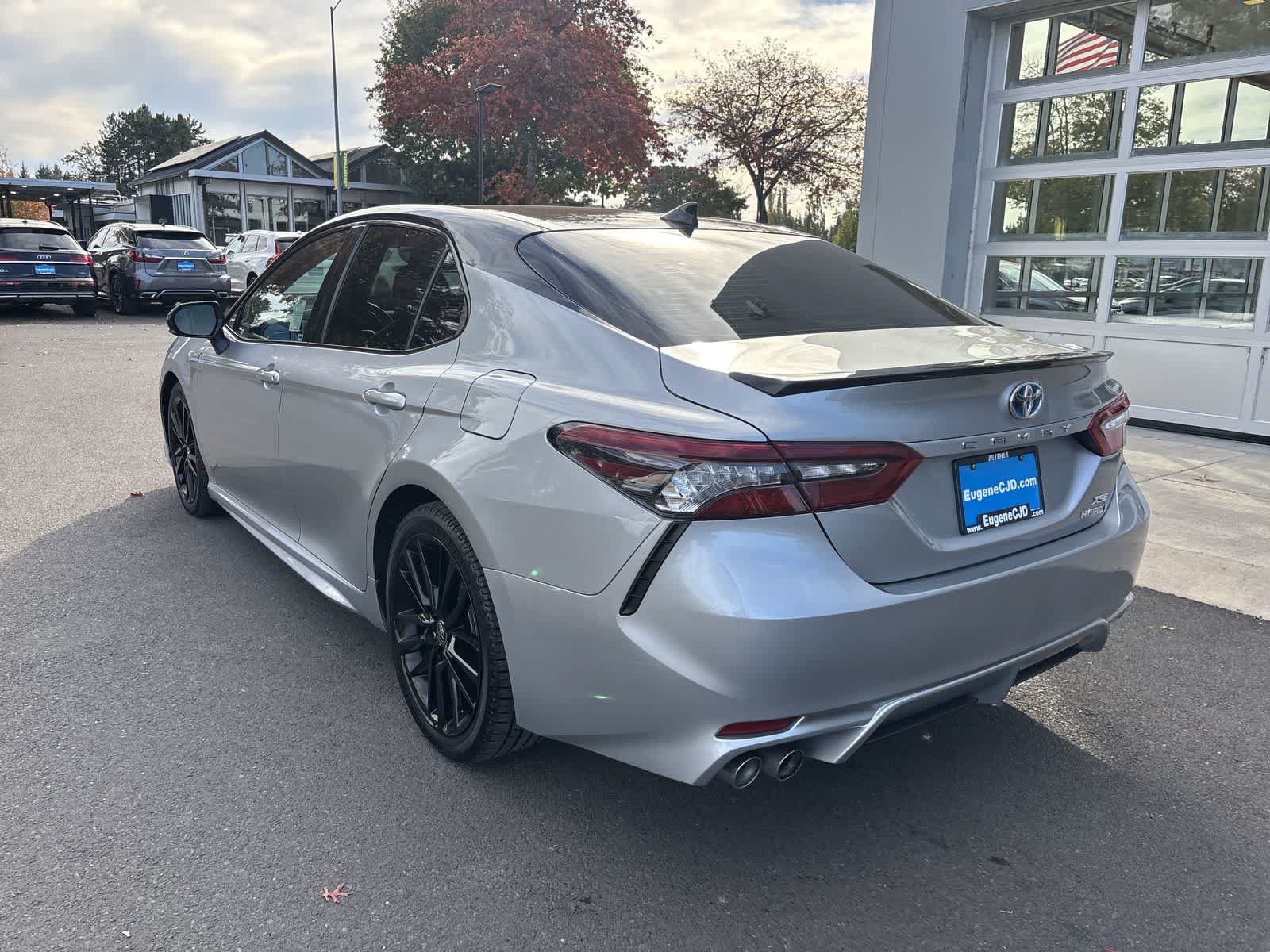 Used 2022 Toyota Camry XSE FWD image 3