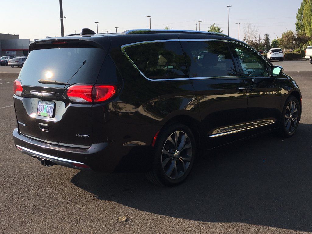 Used 2017 Chrysler Pacifica Limited FWD image 7