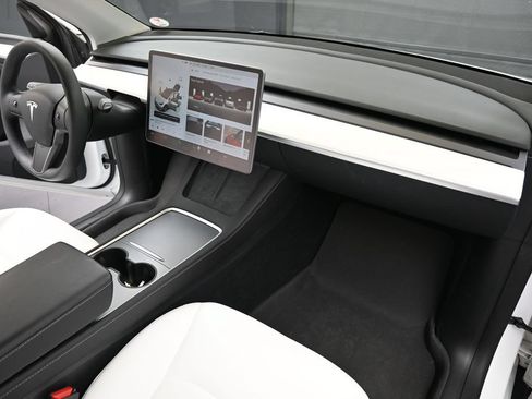 Used 2023 Tesla Model Y Long Range AWD/4WD image 13