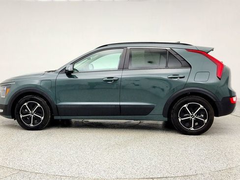 Used 2023 Kia Niro EX image 8