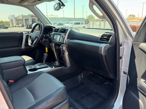 Used 2019 Toyota 4Runner SR5 Premium w/ Wilderness Package AWD/4WD image 29