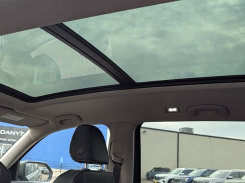 New 2026 Volkswagen Atlas SE image 8