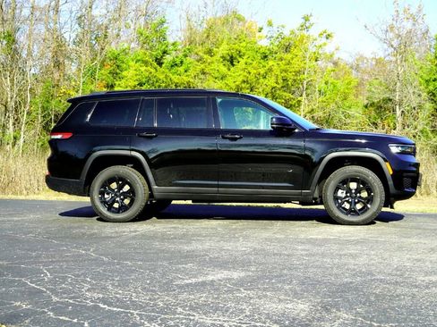 New 2025 Jeep Grand Cherokee L Altitude image 5