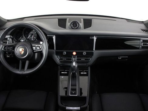 Certified 2025 Porsche Macan AWD/4WD image 11
