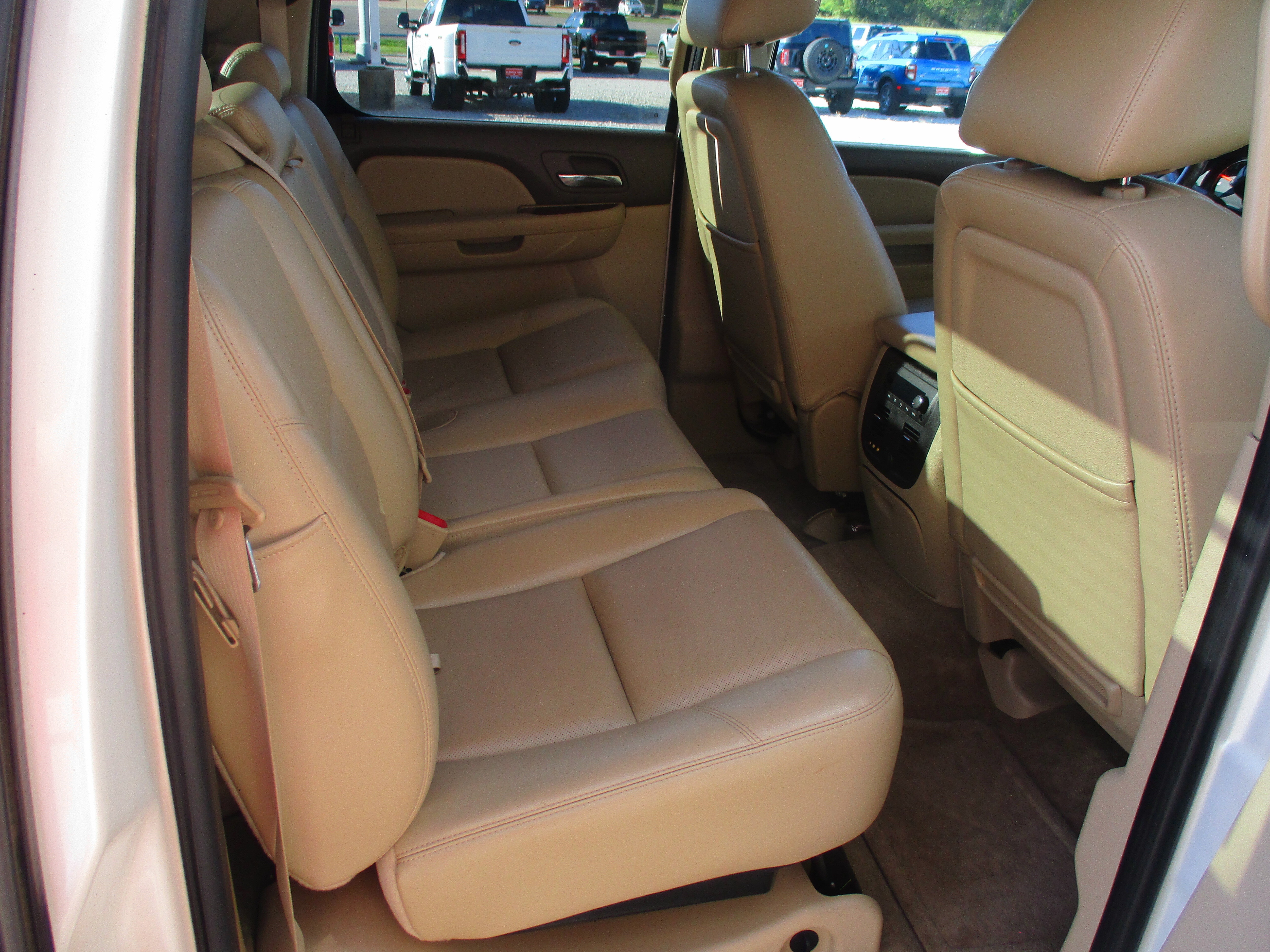 Used 2011 Chevrolet Avalanche LTZ RWD image 9