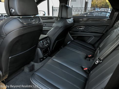 Used 2024 Bentley Bentayga image 30
