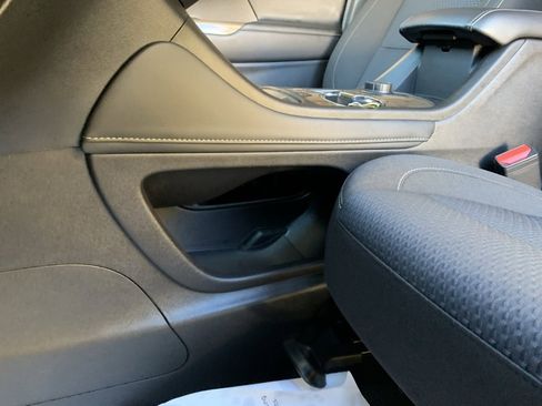 Used 2023 GMC Acadia SLE image 14