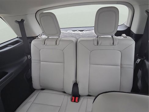 New 2026 Lincoln Aviator Premiere image 9