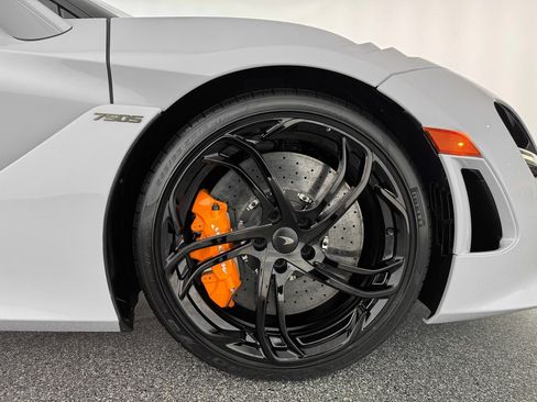 Used 2026 McLaren 750S Spider RWD image 35