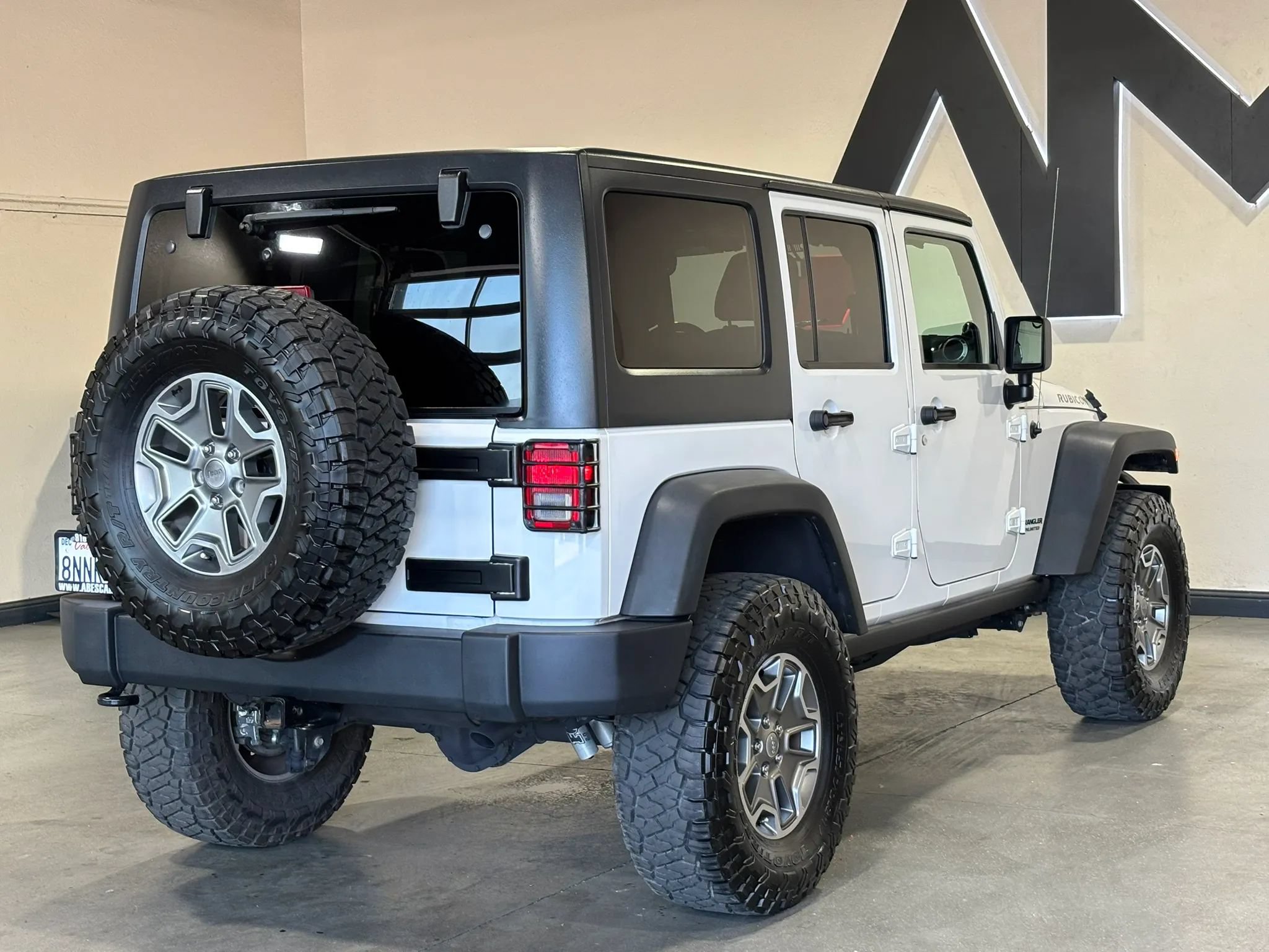 Used 2014 Jeep Wrangler Unlimited Rubicon w/ Max Tow Package AWD/4WD image 4