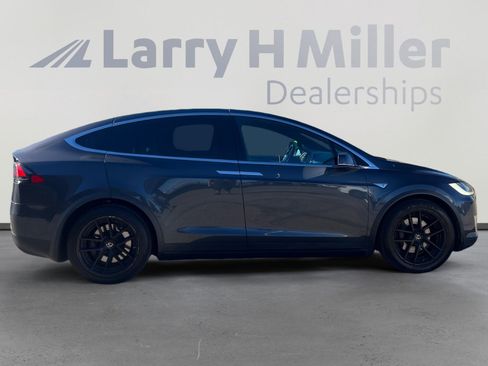 Used 2016 Tesla Model X image 6