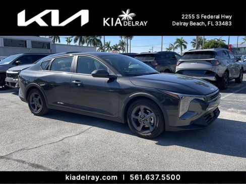 New 2025 Kia K4 LXS image 1