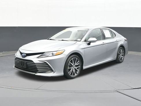 Used 2024 Toyota Camry XLE FWD image 6